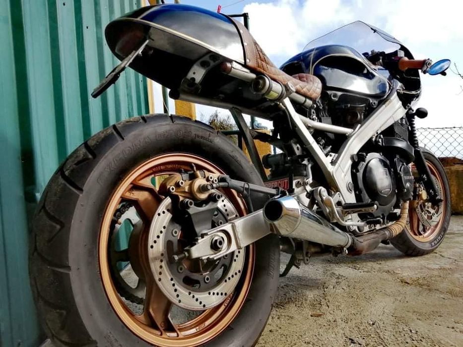 Cafe Racer GSX  - Troca