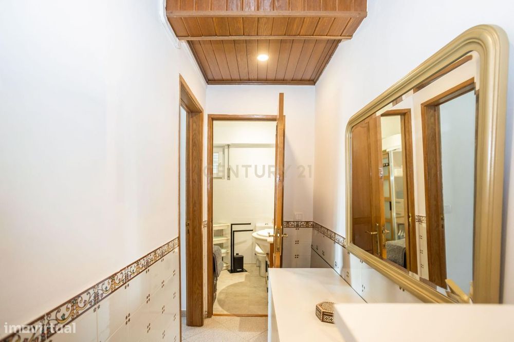 Apartamento T2 com Varanda Cruz de Pau, Amora - Seixal -