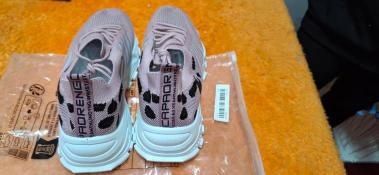 Жіноче взуття.   Дуже зручно