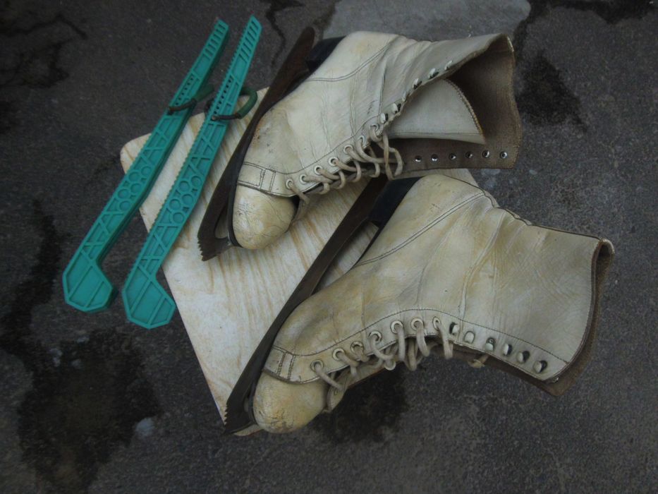 Продам ковзани на літо з чехлами розмір 37