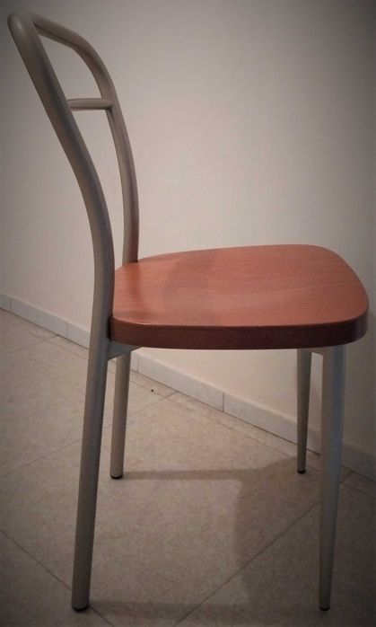 4 Cadeiras em metal com assento em madeira