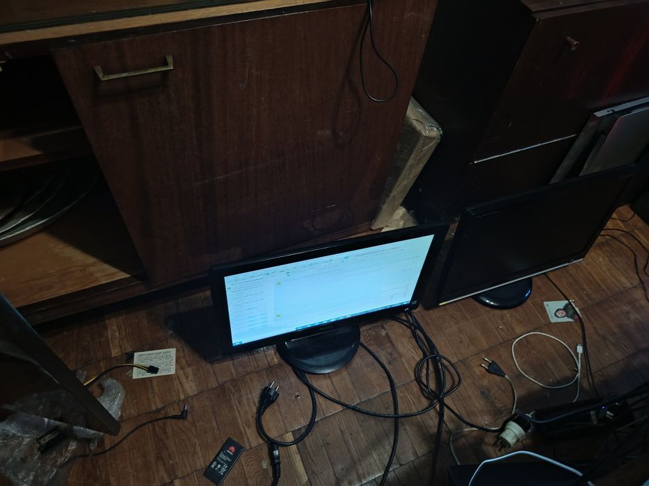 Продам 19 дюймовые мониторы
