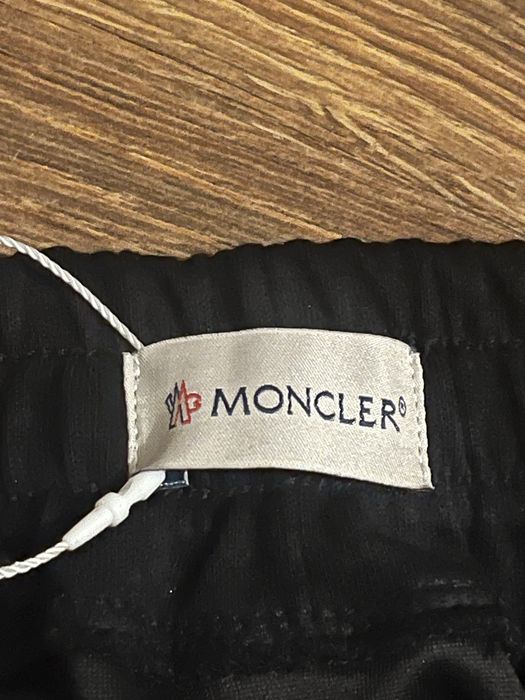 Spodneki moncler
