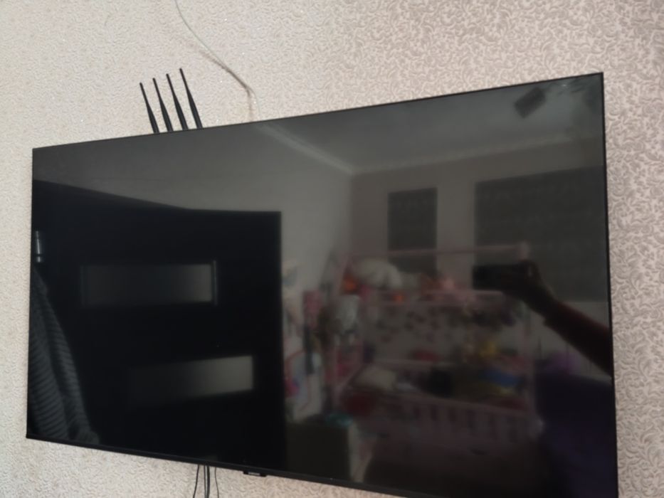 Продам телевізор Samsung Crystal UHD TU8000 під ремонт або на запчасти