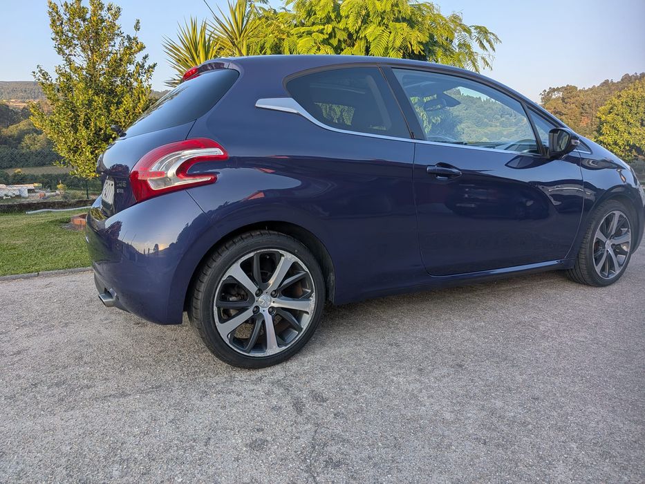 Peugeot  208 boa oportunidade carro com muito extras linha desportiva