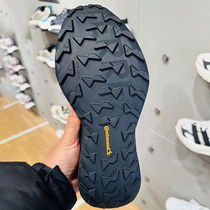 Кросівки Adidas Kantai Trail розмір 45.  Стелька 29 см