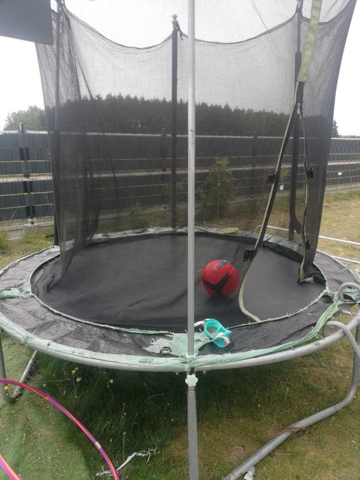 Sprzedam trampoline dla dzieci 305 cm.