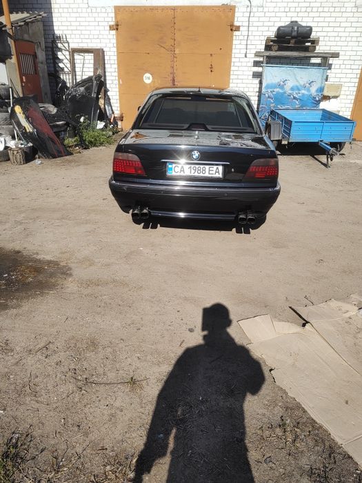 продам авто BMW 7