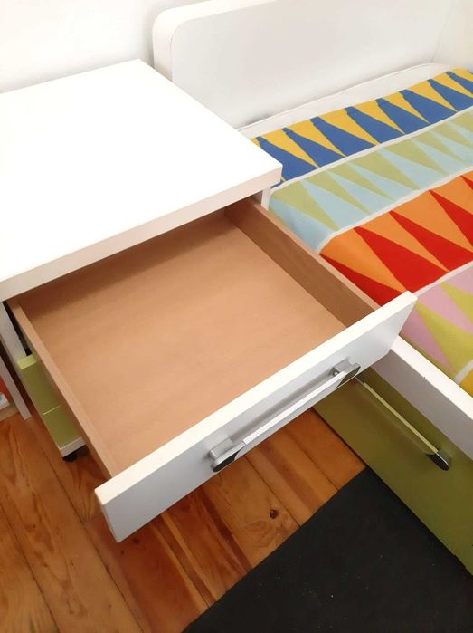 Cama e mesa de cabeceira criança / jovem CassinaKids