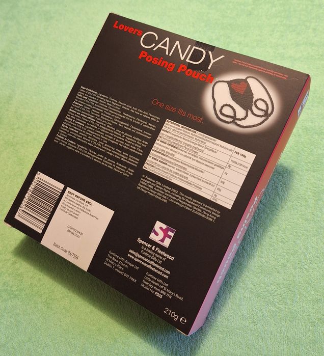 Stringi męskie z cukierków, koralików