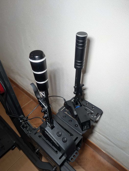 Cockpit TR120 + Periféricos MOZA