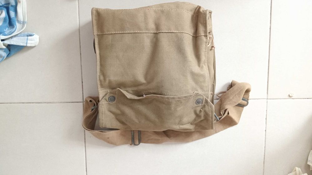 Máscara de Gás Portuguesa + Bolsa Britânica WWII 1942 Conjunto Militar - Completo!