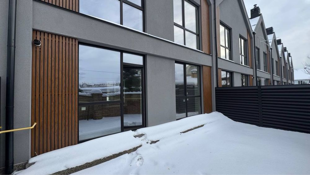 Таунхаус в центральній частині Бучі