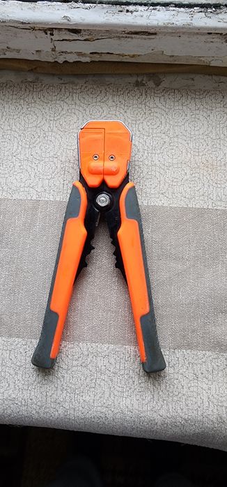 Стриппер,  зачистка проводів.