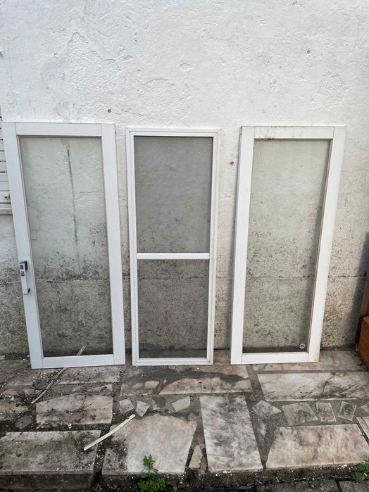 duas janelas de correr, em aluminio branco, usada