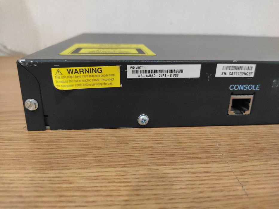 Комутатор Cisco WS-C3560-24PS-S, 24x PoE, Gigabit Uplink, Layer 3