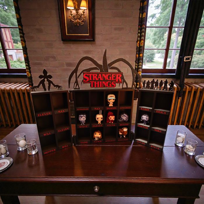 Stranger Things Armário Kinder Joy