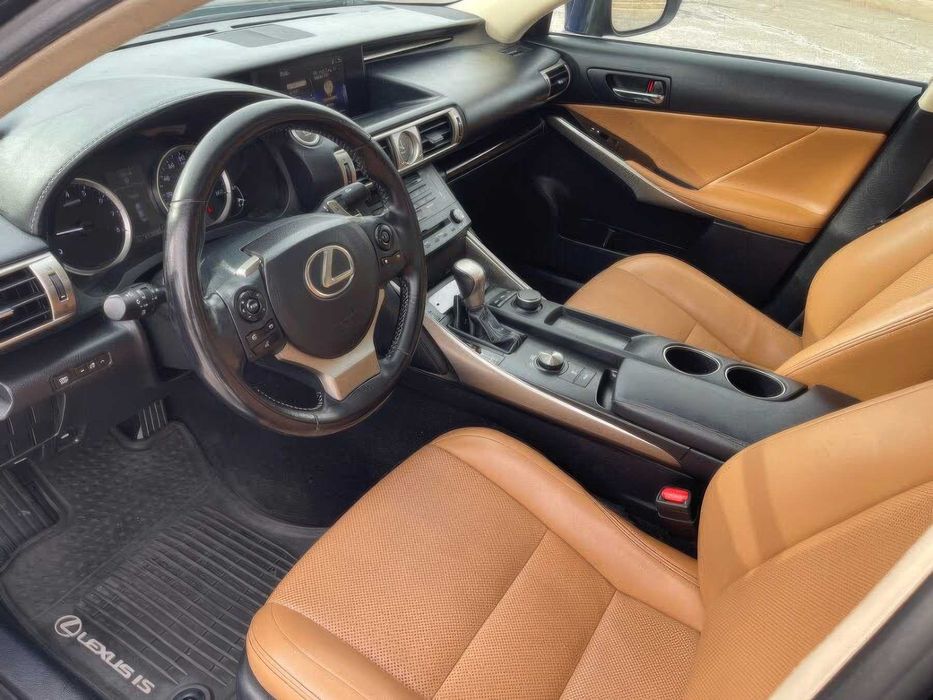 Lexus IS 300      2016