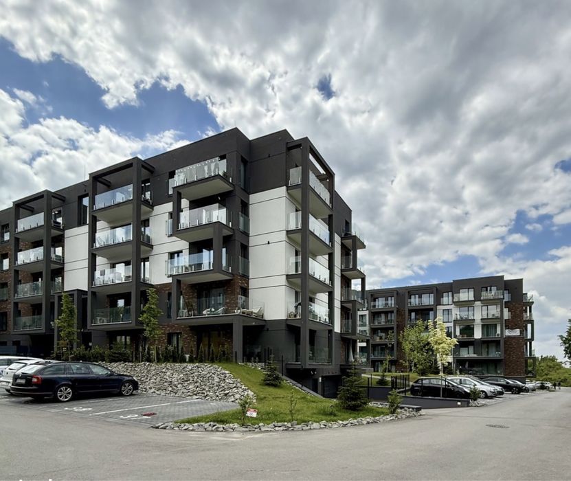 3-кімнатна квартира з подвірʼям та паркінгом Краків