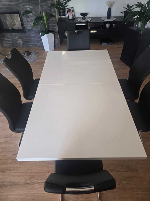 Stół + 2 dostawki + 8 krzeseł