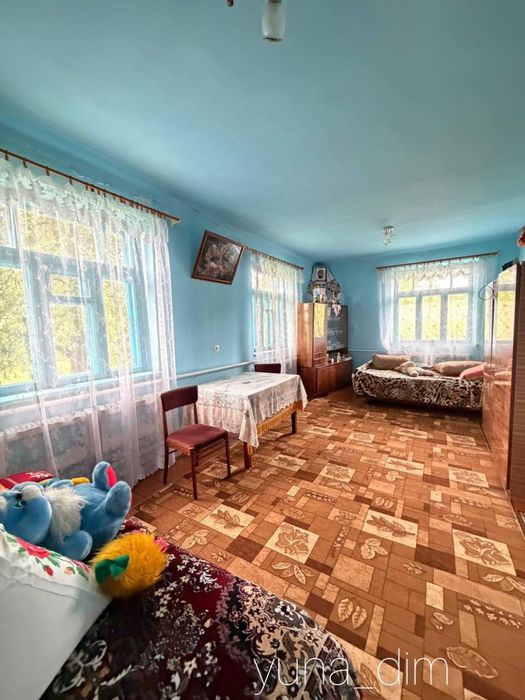 Продаж будинку з хорошим розташуванням