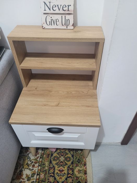 2 mesas de cabeceira