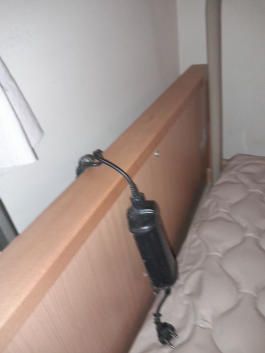 Cama articulada com colchão ortopédico e anti-escaras