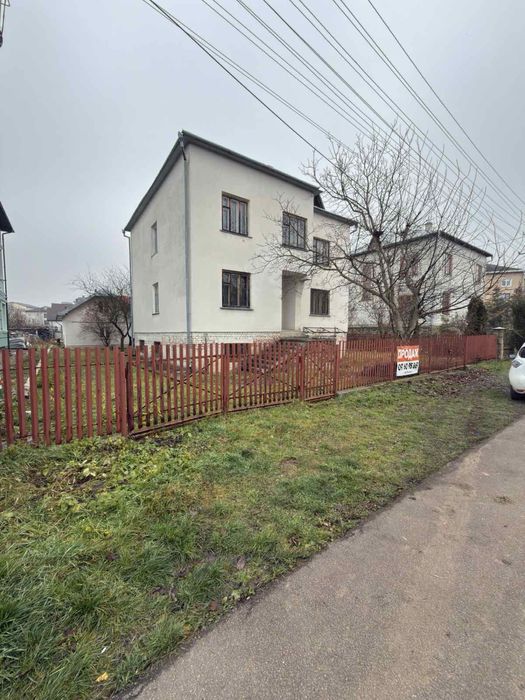 Продається будинок в с. Крихівці, в 10 хвилинах від міста