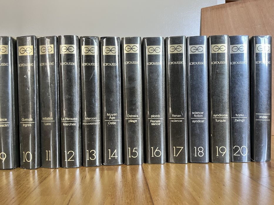 Enciclopédia Larousse, em francês