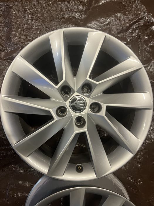 Sprzedam 2 felgi model Stratos do Skoda Superb 17”