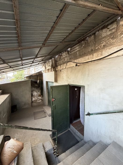 В продажу цокольне приміщення з ремонтом , 120 кв м , нежитлове