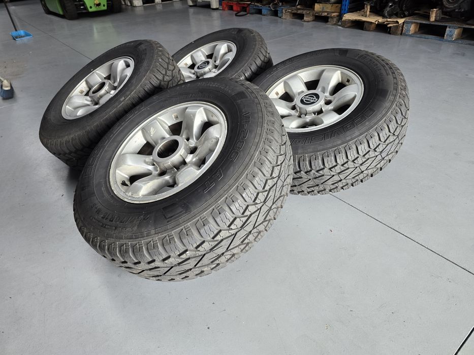Jantes 16 originais Nissan patrol pneus como novos
