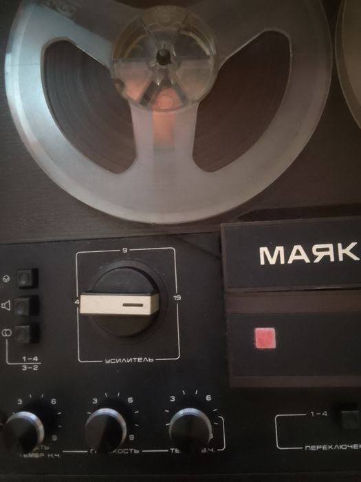 Магнитофон катушечный  Маяк.
