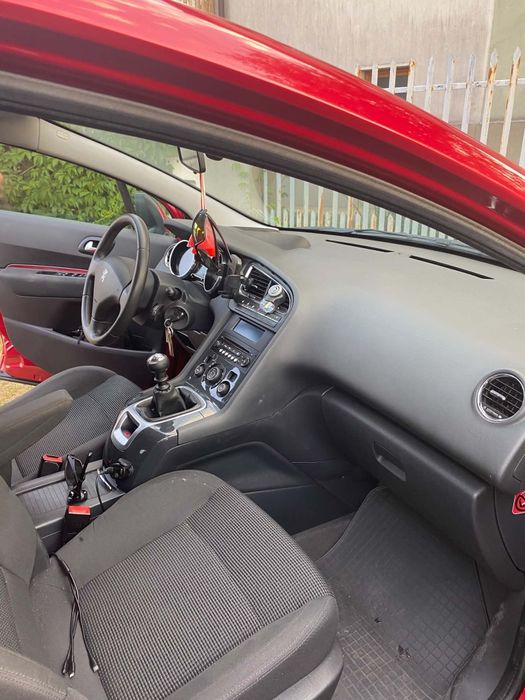 Sprzedam auto peugeot 5008