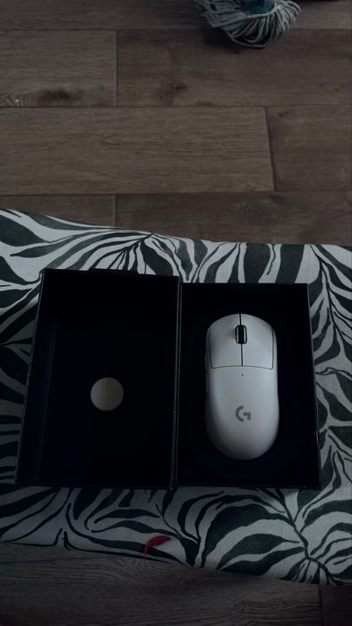 Rato Logitech G Pro X Superlight (Original) + Caixa