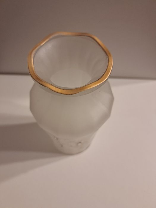 Wazon z matowego szkła prl