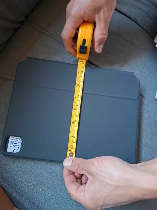 Capa Teclado Magnética Flutuante para iPad Air 10.9" / 11" e Pro 11" - Nova