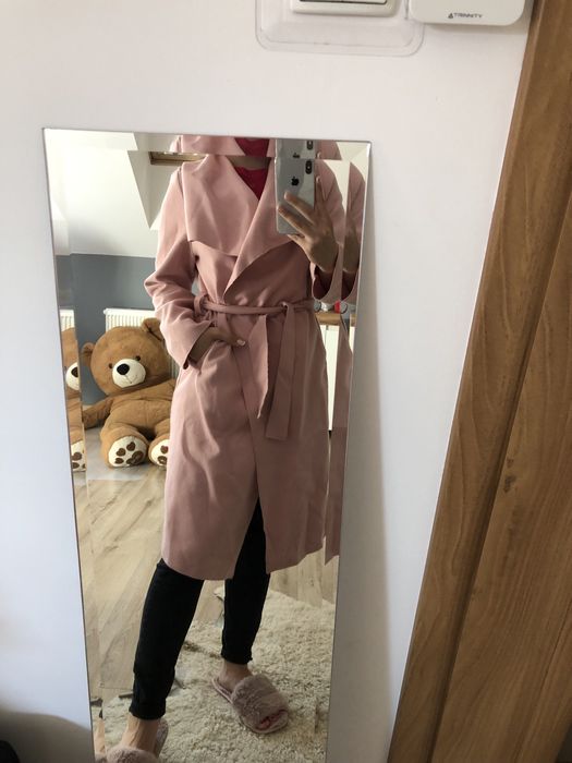 Wiosenny szlafrokowy płaszczyk pudrowy róż