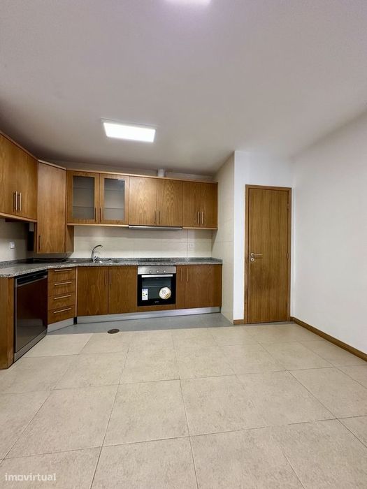 V2 renovada e equipada | 70 m² | 2 WC | Carvalhido / Constituição