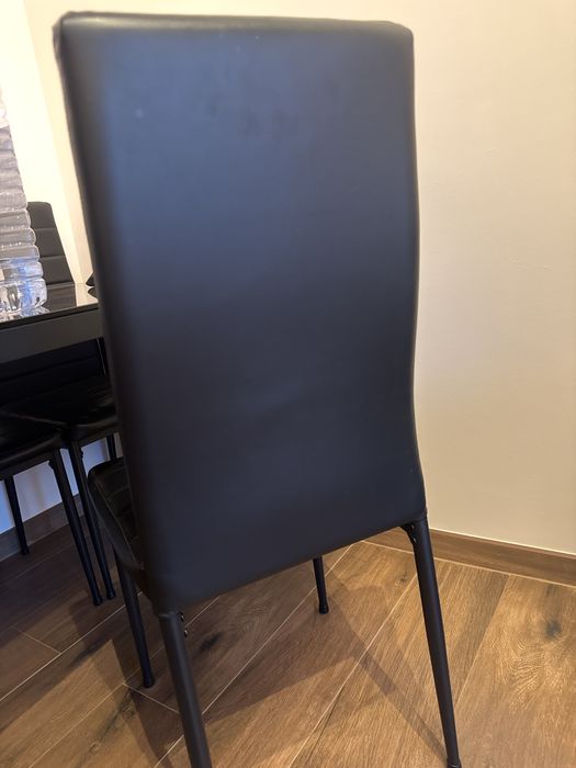 Conjunto de mesa com cadeiras