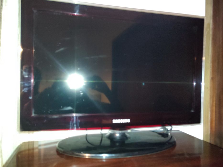 TV Samsung 26" LCD HD (Modelo LE26D450) - Impecável