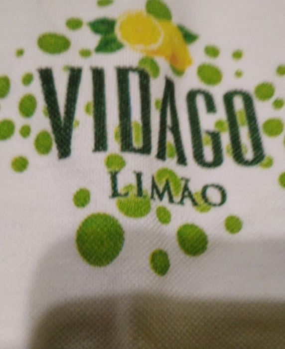 Pólo com publicidade da Vidago
