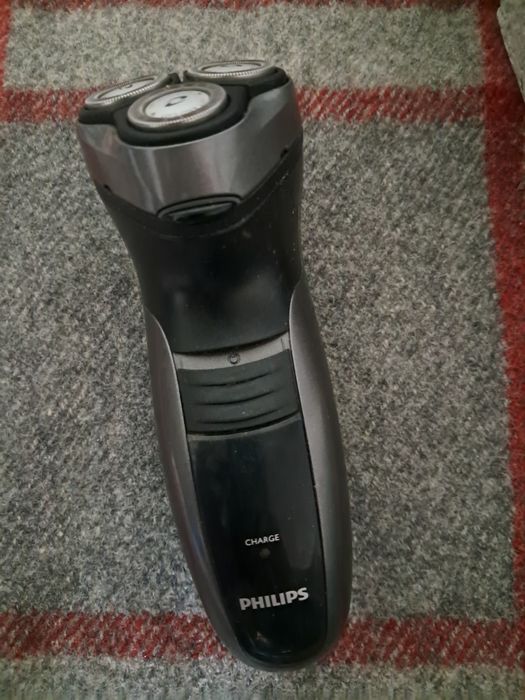 Електробритва PHILIPS HQ 6900
Характеристика:
Живлення - Від мер