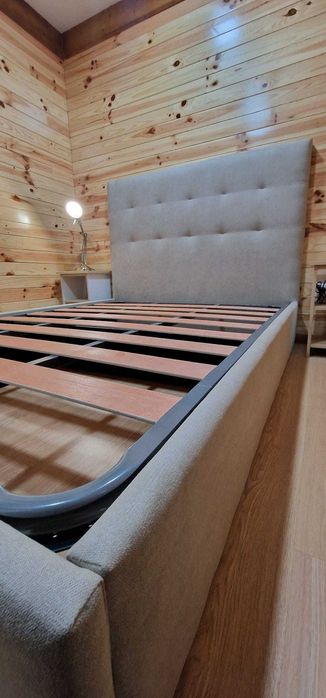 Camas De Casal Estofadas Top de Gama 190x140m Estrado Incluído 199€ !!