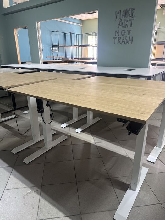 Стіл з електронним регулюванням висоти loctek