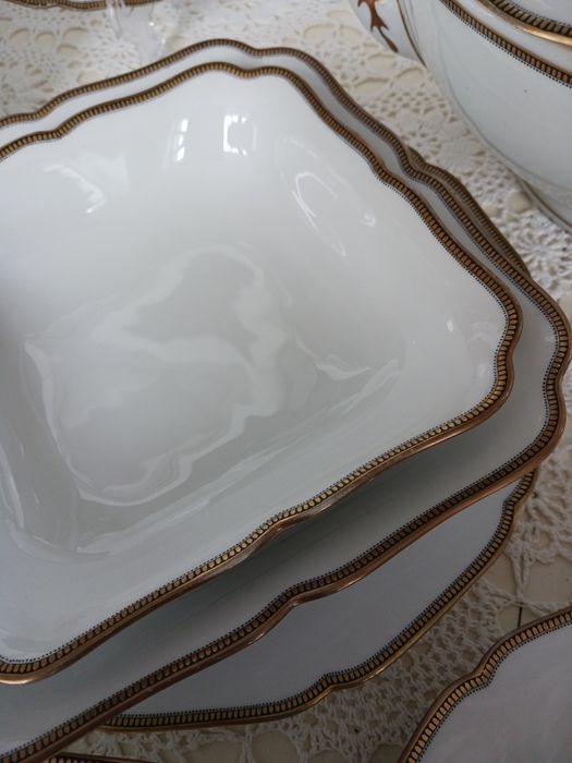 Hutschenreuther 12 osób serwis obiadowy porcelana biala