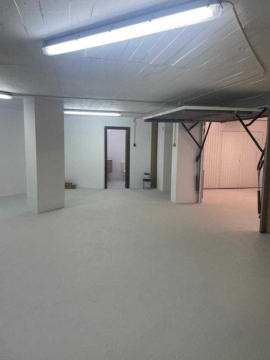 Armazém com 65 m² em Cascais — Espaço Amplo e Versátil