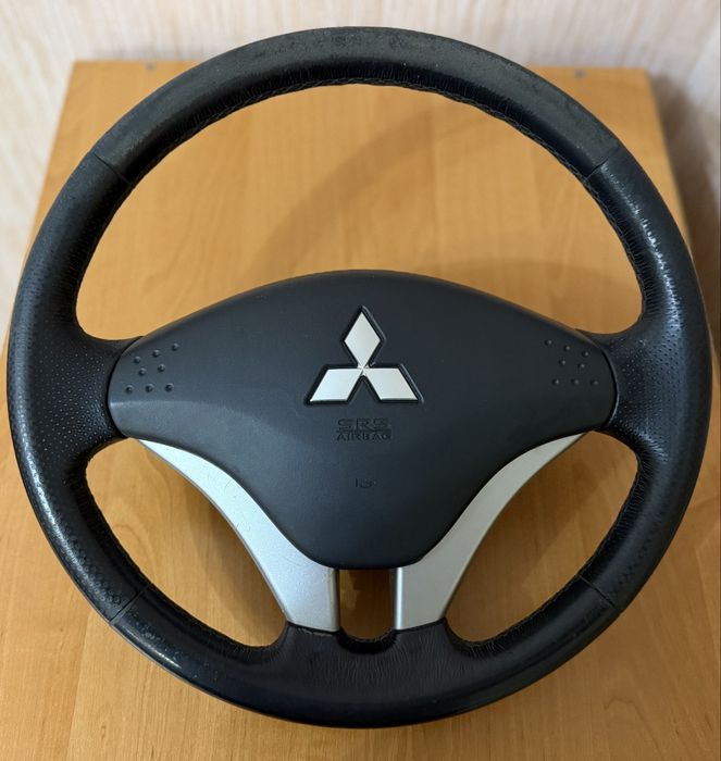 Кнопка  Mitsubishi L200. Деталі салону Mitsubishi L200