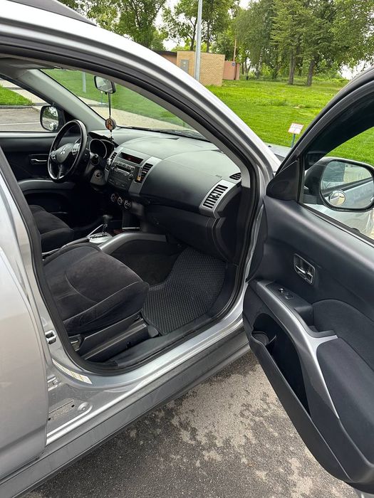 Mitsubishi outlander XL