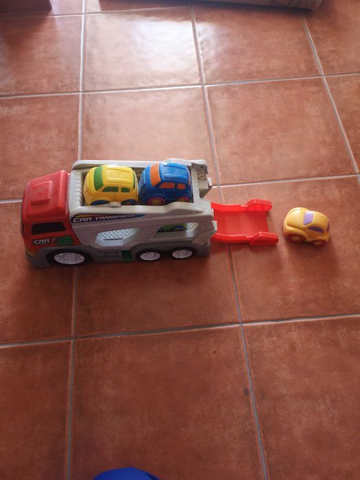 Camião e carrinhos super divertidos.